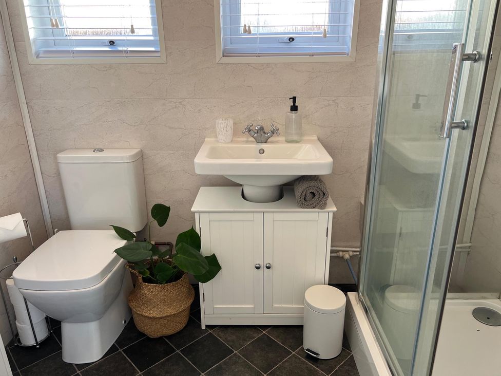 A bathroom with a sink, toilet, and shower at the property