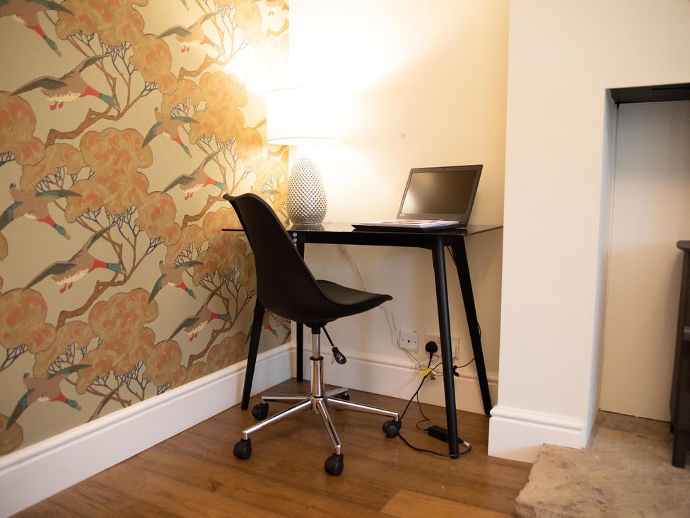 An office setup with a desk and chair at York Minster 3bed Sleeps 6 Fireplace Free Parking, York