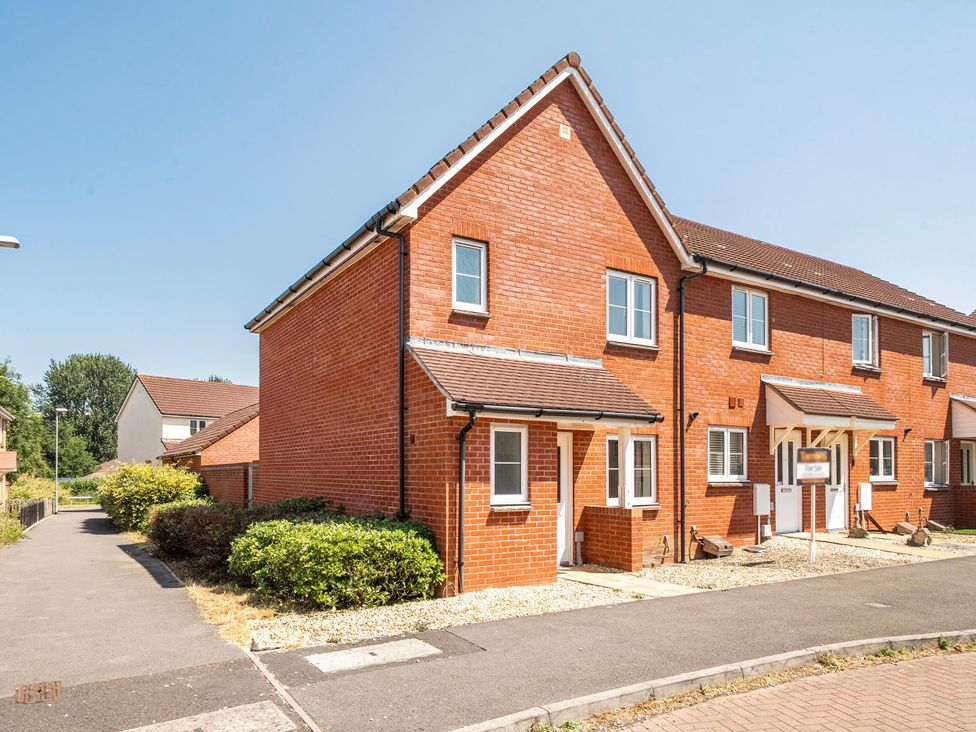 A house with a garden and pathway at House Sleeps 6 Enclosed Garden Pet Friendly, Bridgwater