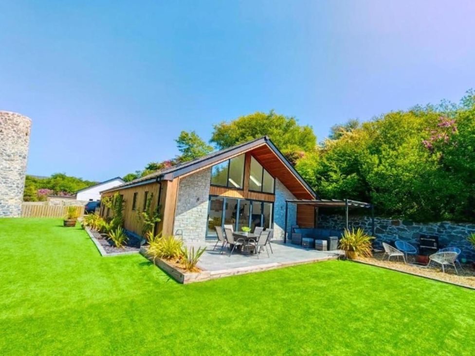 A house with a patio and garden area at 4 Bed Villa Sleeps 8 Private Terrace Free parking Near St Austell