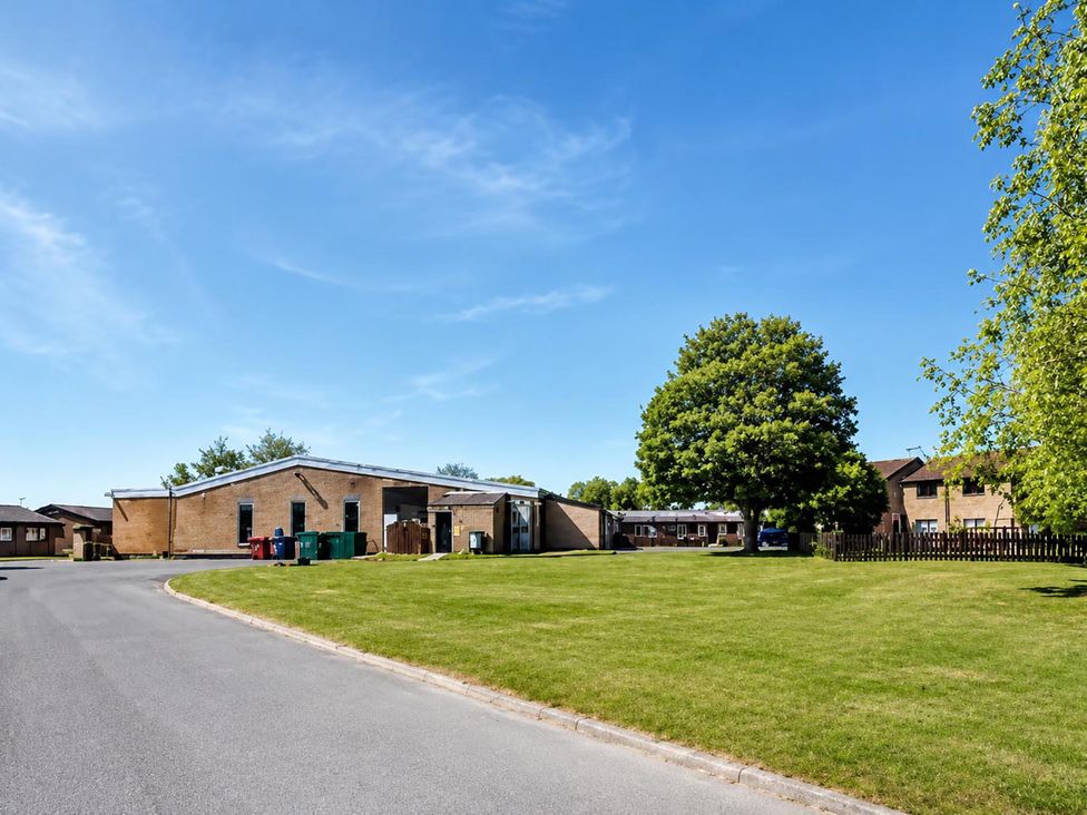 A view of buildings and green space at Coastal Chalet Retreat in St Margaret's Bay