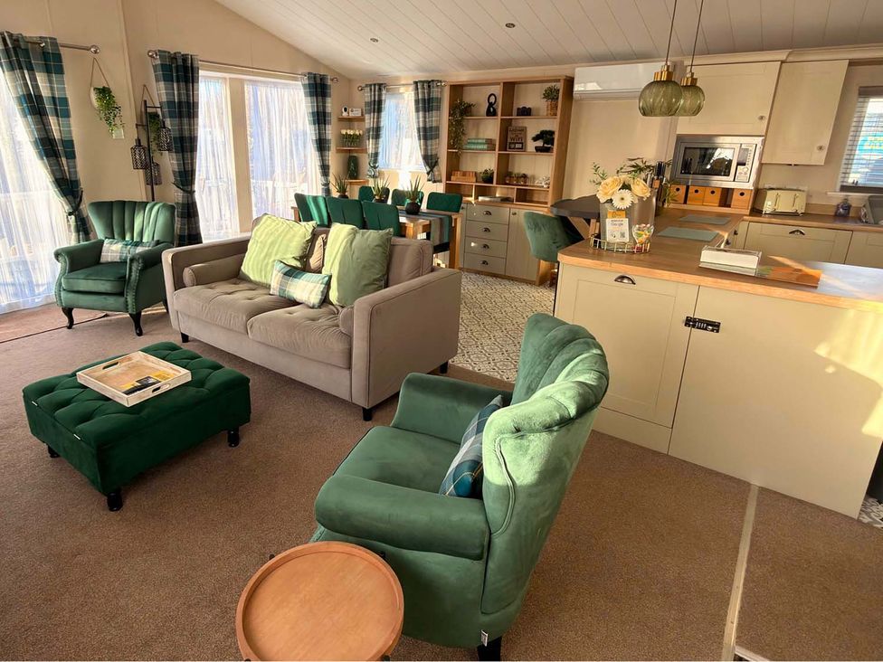 A living room with a sofa and armchairs at the property