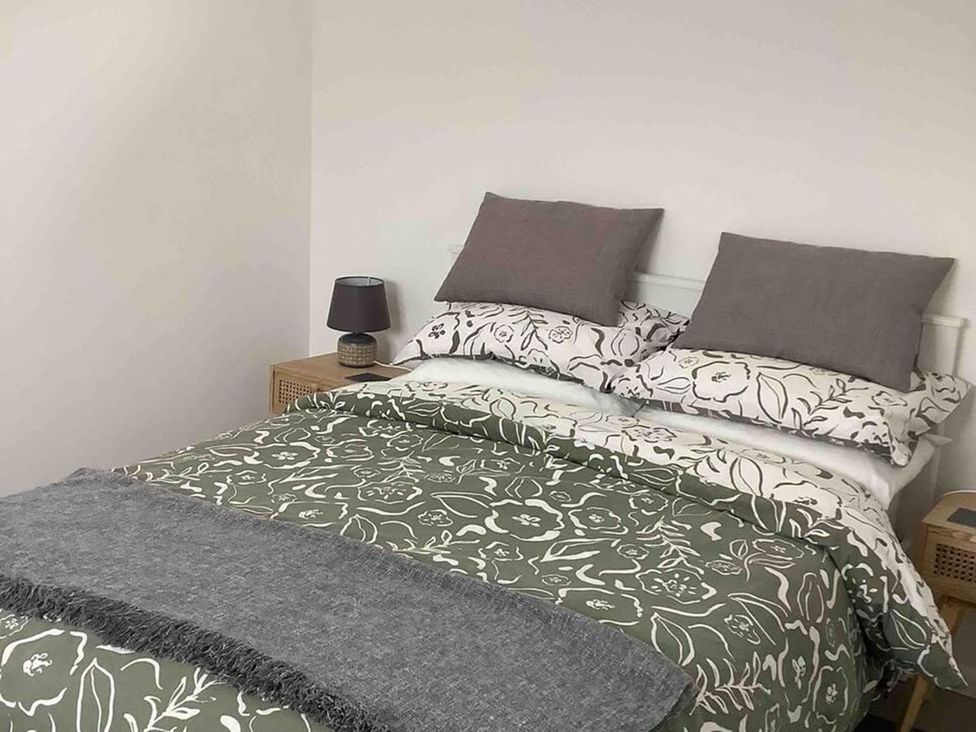 A bedroom with a bed and lamp at 1Bed Coastal Retreat Sleeps 2 Parking Wifi in Bude