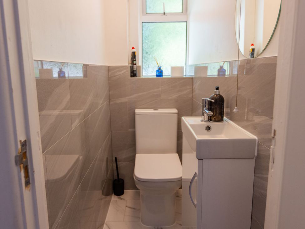 A bathroom with a toilet and sink at the property