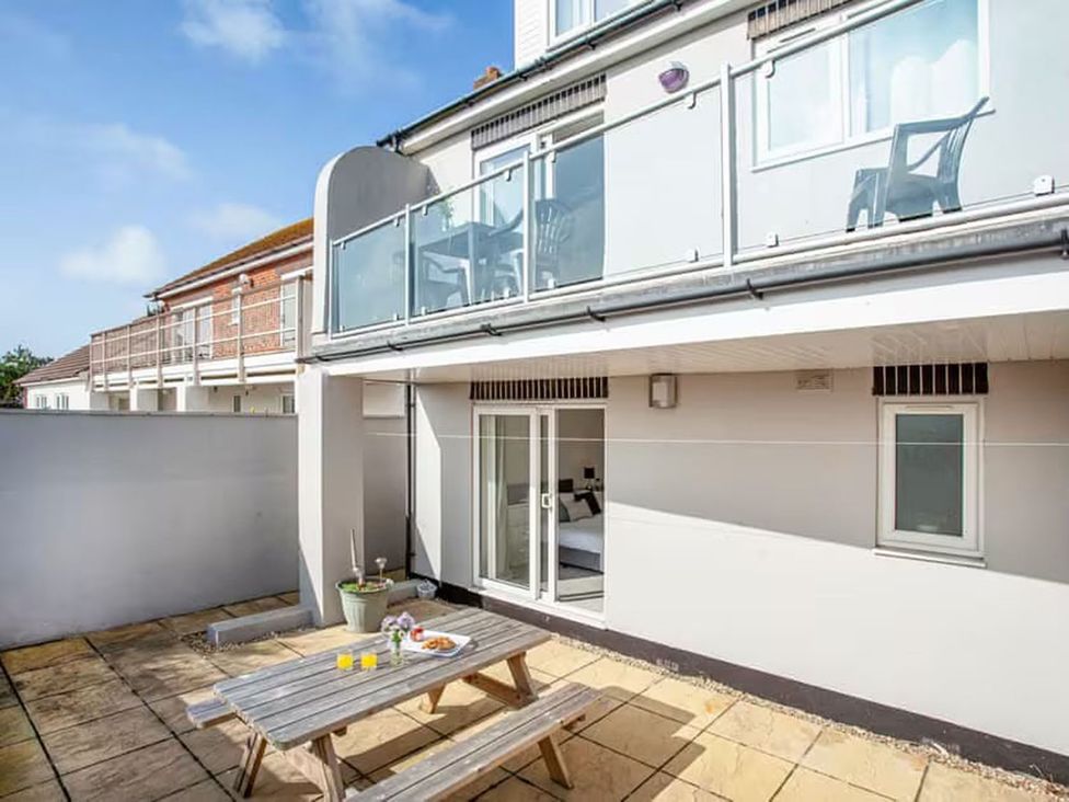 An outdoor area with a table and chairs at Spacious 3 Bed House Sleeps 6 Parking Wifi in Newquay