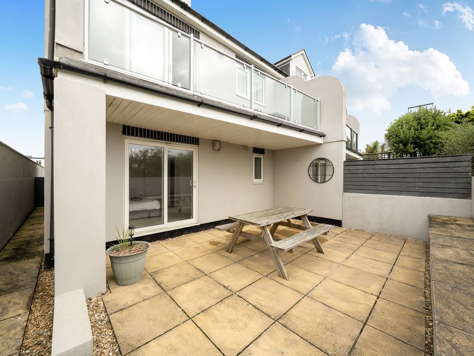 An outdoor area with a table and chairs at Spacious 3 Bed House Sleeps 6 Parking Wifi in Newquay