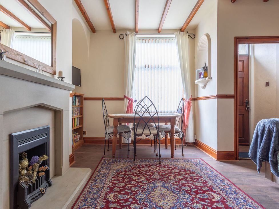 A dining room with a table and chairs at Haworth Village House Sleeps 6 Parking Pets, Cross Roads