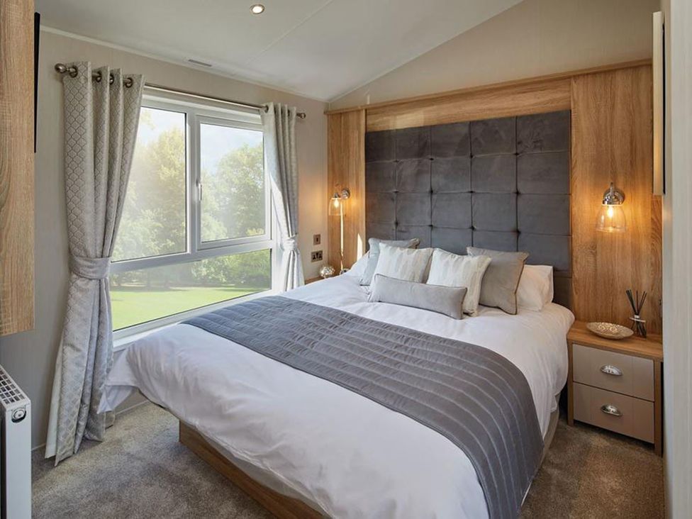 A bedroom with a bed and window at 2Br Lodge Pool Fireplace PetsOK Parking in Goonhavern