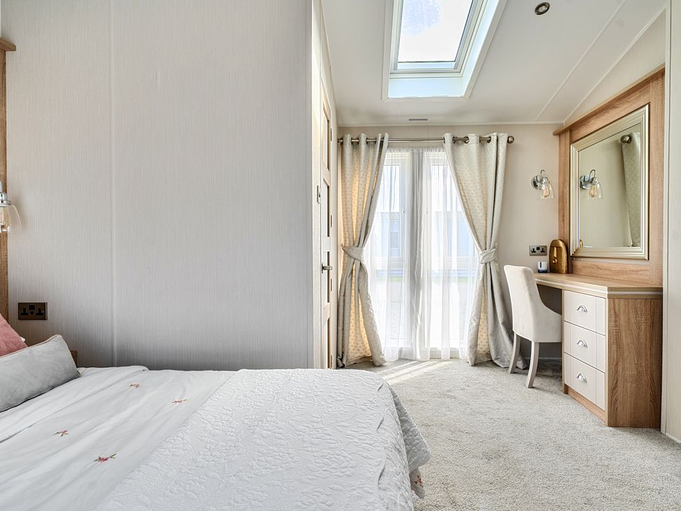 A bedroom with a bed and vanity table at 2Br Lodge Pool Fireplace PetsOK Parking in Goonhavern