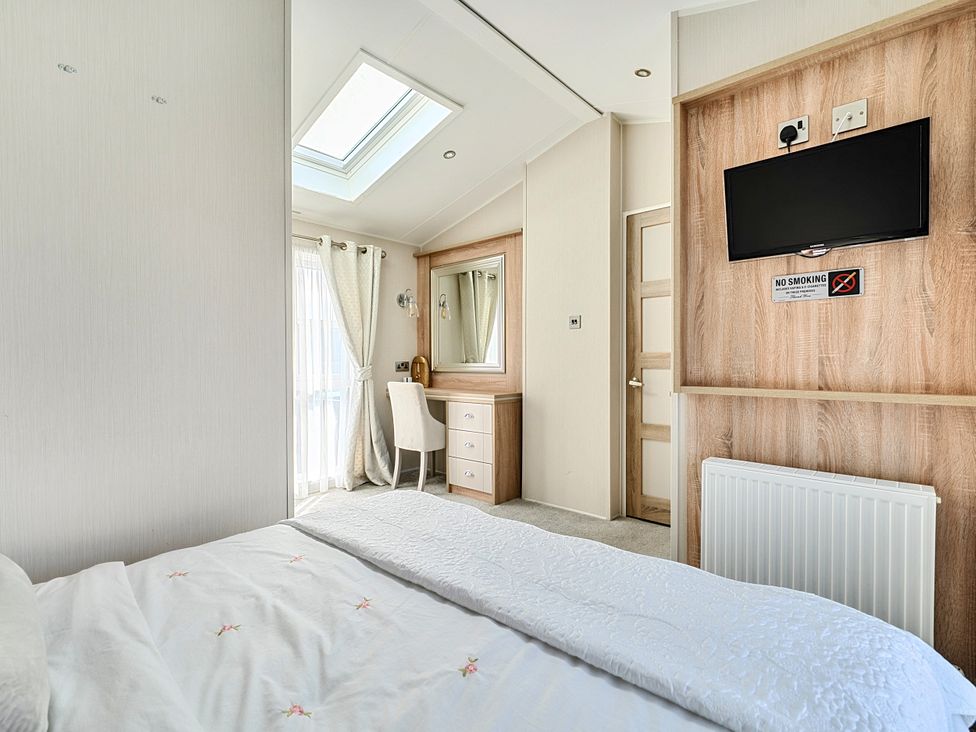 A bedroom with a bed and mirror table at 2Br Lodge Pool Fireplace PetsOK Parking Goonhavern