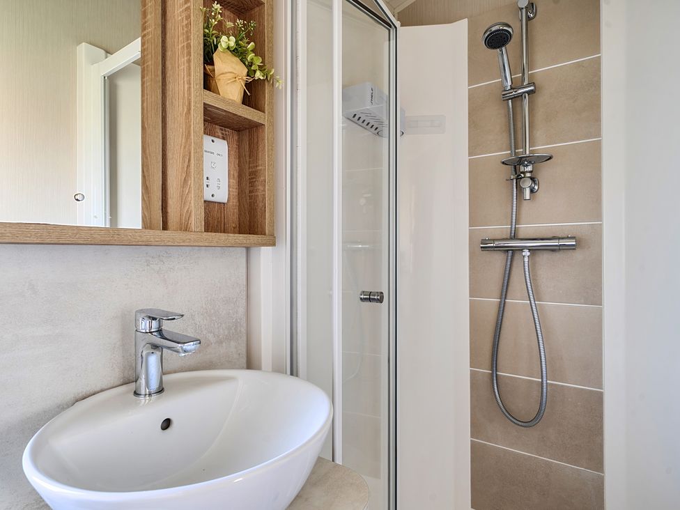 A bathroom with a shower and sink at 2Br Lodge Pool Fireplace PetsOK Parking in Goonhavern