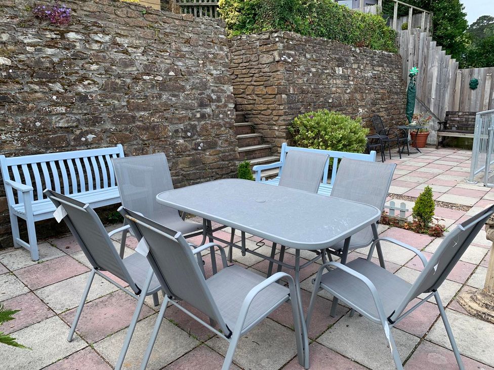 A garden with table and chairs at The Slipway Fowey Harbour with Garden in Fowey