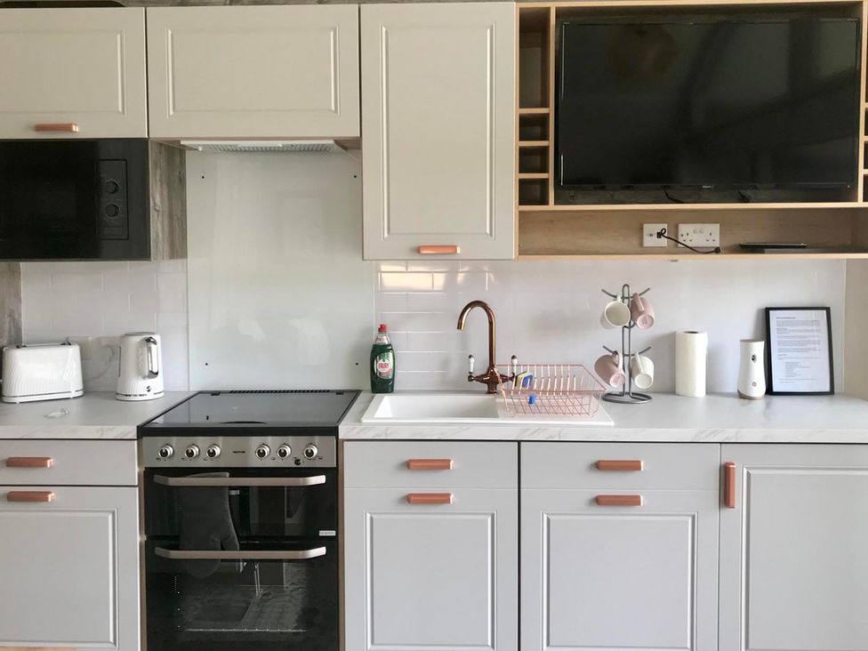A kitchen with a sink, stove and oven at Selfcatering Lodge Inverness Sleeps 4 Inverness