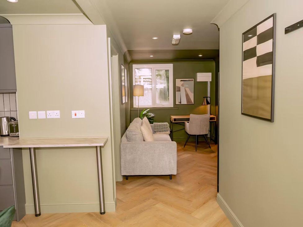 A living room with a sofa and desk at 1 Bedroom Apartment Sleeps 2 Pets Welcome, Carbis Bay