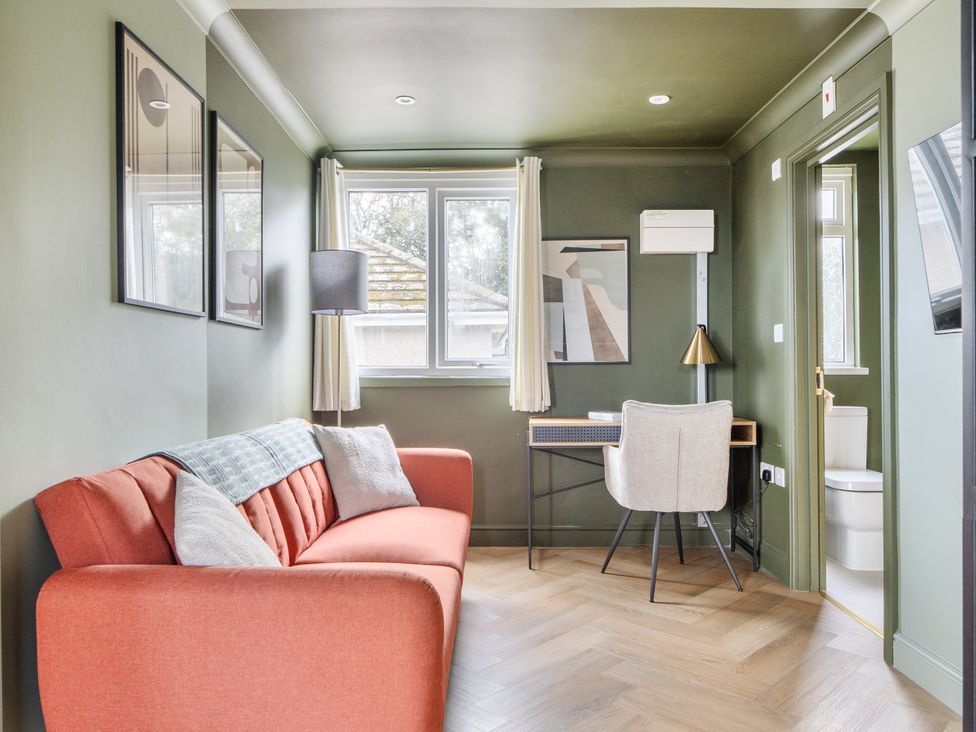 A living room with a sofa and desk at 1 Bedroom Apartment Sleeps 2 Pets Welcome in Carbis Bay