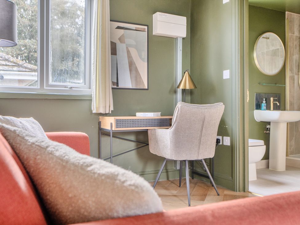 An office with a desk and chair at 1 Bedroom Apartment Sleeps 2 Pets Welcome in Carbis Bay
