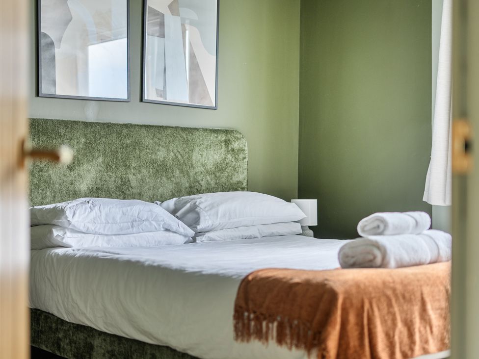 A bedroom with a bed and wall art at 1 Bedroom Apartment Sleeps 2 Pets Welcome, Carbis Bay