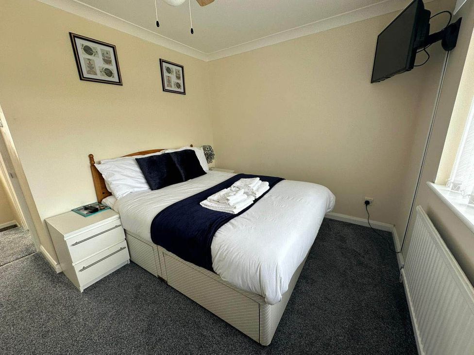 A bedroom with a bed and nightstand at 4 Bed House Sleeps 8 Pets Parking Wifi