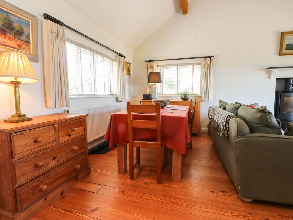 A living room with a dining table and sofa at Hafod in Nefyn