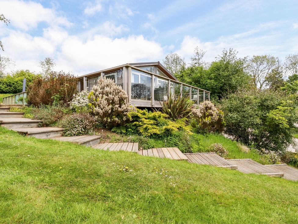 A house with a deck and garden at 4 Tree Tops in Liskeard