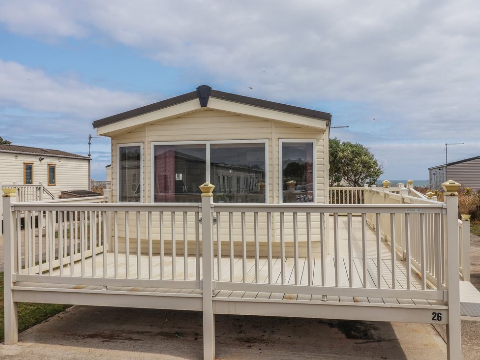 A holiday home with a deck at Paws and Relax in 