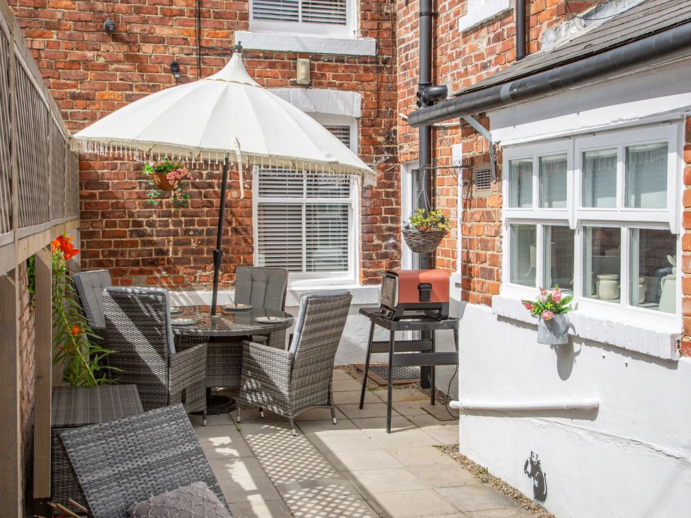An outdoor seating area with a table and chairs at Hudson House