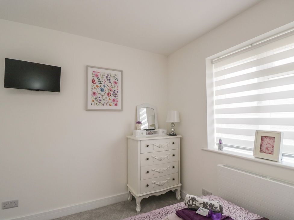 A bedroom with a television and a chest of drawers at The Laurels in Wimborne Minster