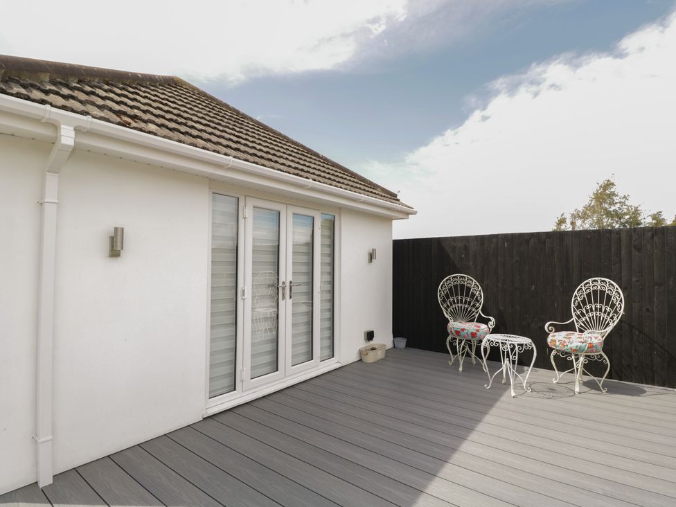 An outdoor space with chairs and a table at The Laurels in Wimborne Minster