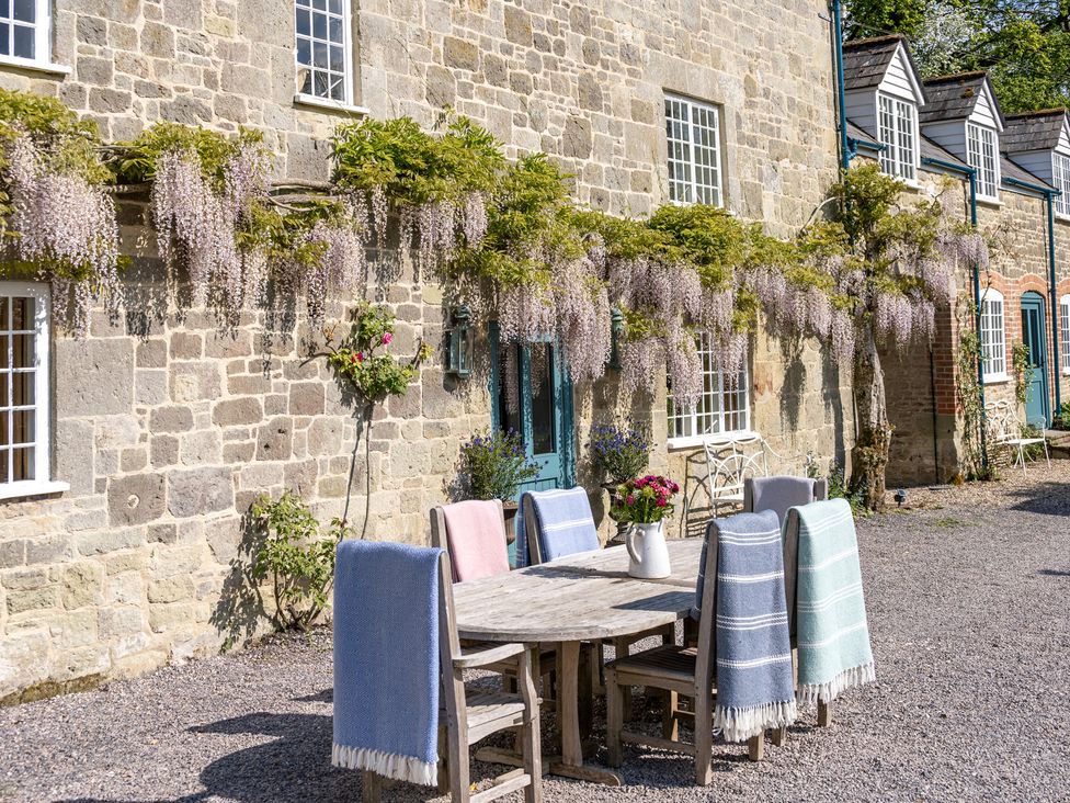 An outdoor seating area with a table and chairs at French Mill in Shaftesbury