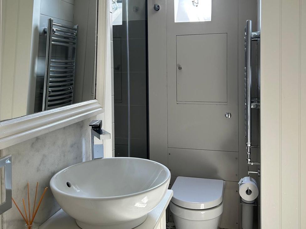A bathroom with sink and shower at French Mill in Shaftesbury