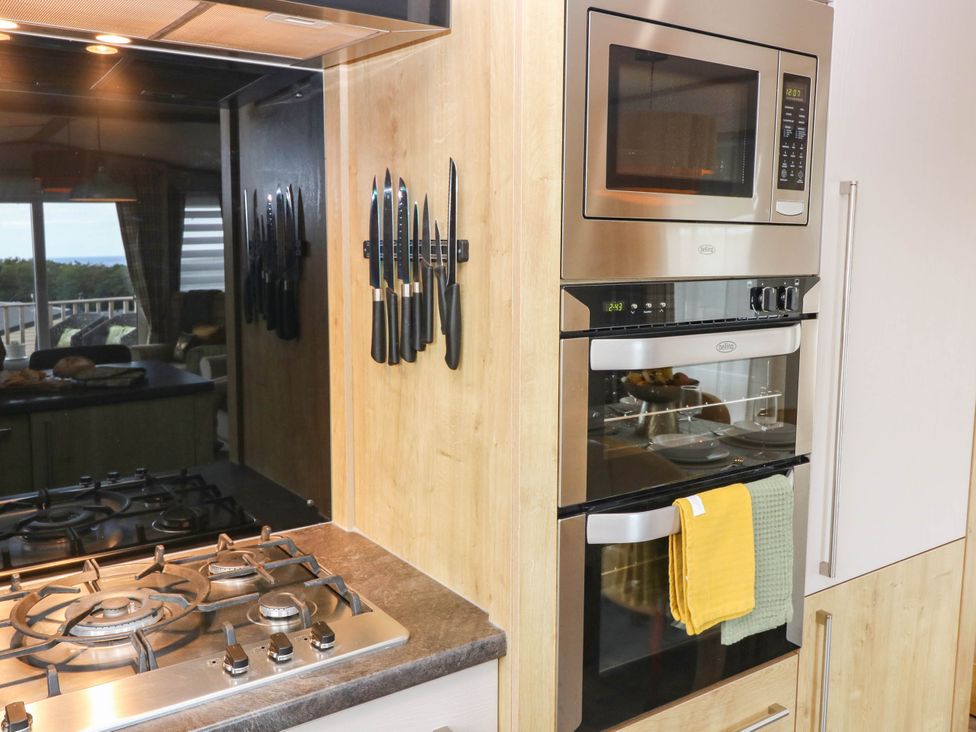 A kitchen with appliances and knives at The Manor’s Retreat in Dunbar