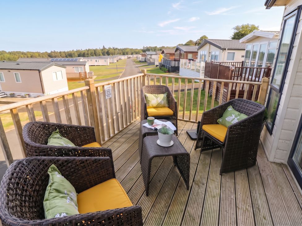 An outdoor seating area with chairs and a table at The Manor’s Retreat in Dunbar