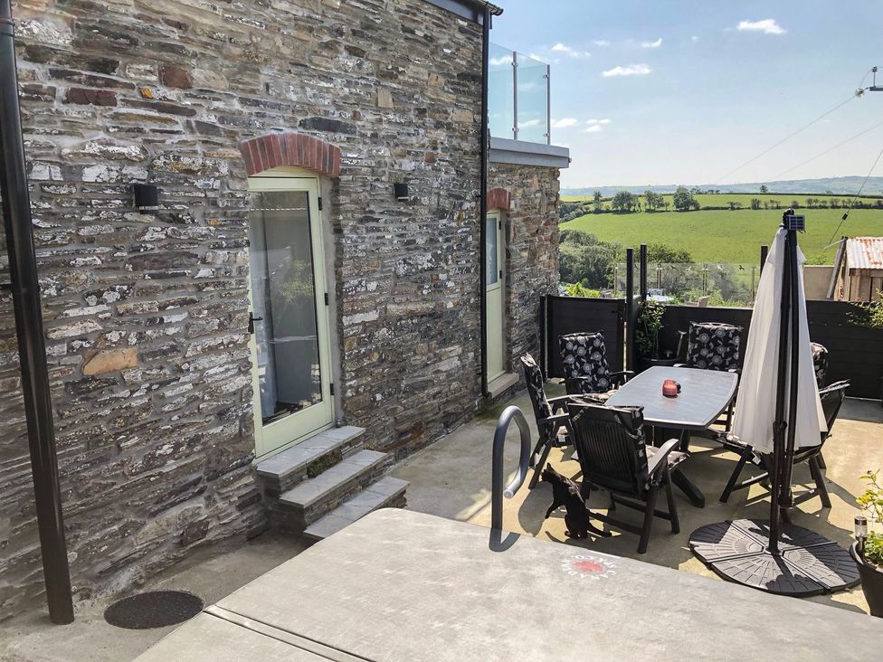 An outdoor area with table and chairs at The Cartbarn at Cadwgan Farm near Whitland