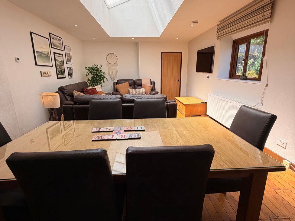 A living room with a dining table and sofa at The Brew House in Bakewell