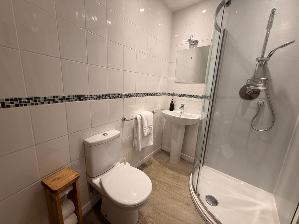 A bathroom with a toilet, sink and shower at The Brew House in Bakewell