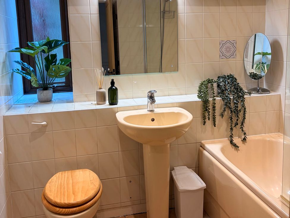 A bathroom with a sink, toilet and bathtub at The Brew House in Bakewell