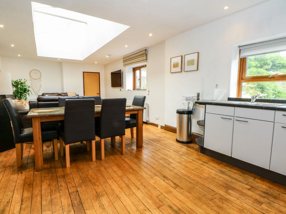 A dining room with a table and chairs at The Brew House in Bakewell