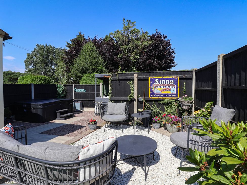 A garden with hot tub and outdoor seating at 3 Mill Lane with HT in Grimsby