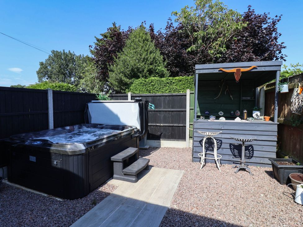 A garden with a hot tub and outdoor bar at 3 Mill Lane with HT in Grimsby