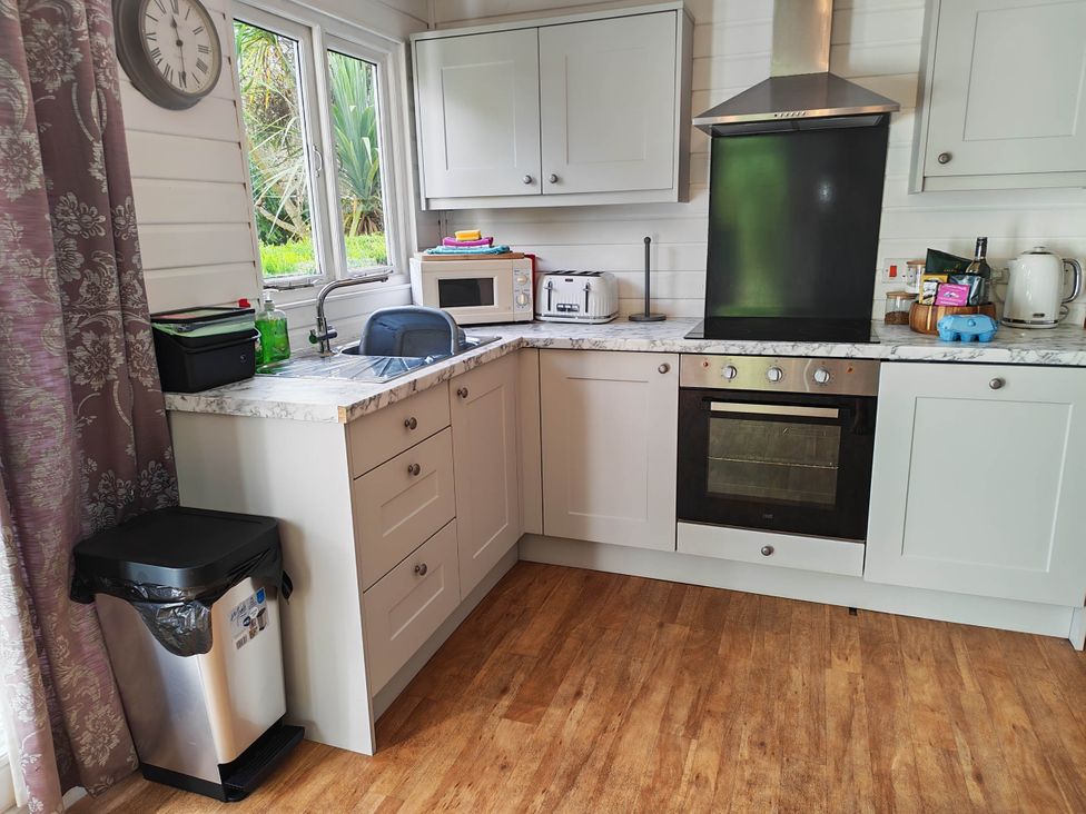A kitchen with appliances and cabinets at Hazel Lodge in Constantine