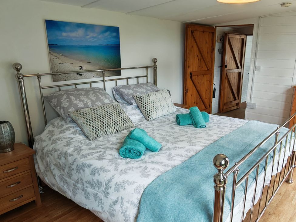 A bedroom with a bed and decorative photo at Hazel Lodge, Constantine