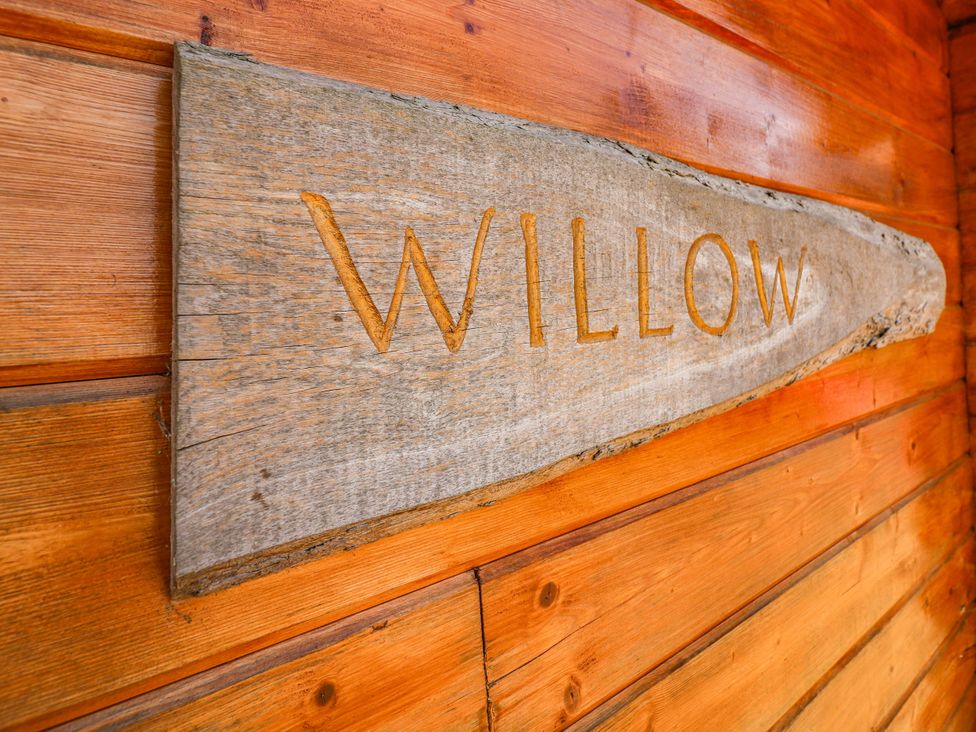 A wooden sign with the word Willow at Willow Lodge in Stowmarket