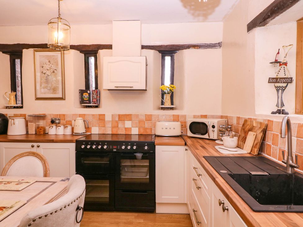 A kitchen with appliances and countertop at The Warm Hearth in Hereford