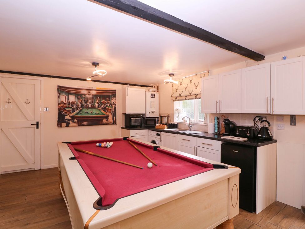 A kitchen with a pool table in the center at The Warm Hearth in Hereford