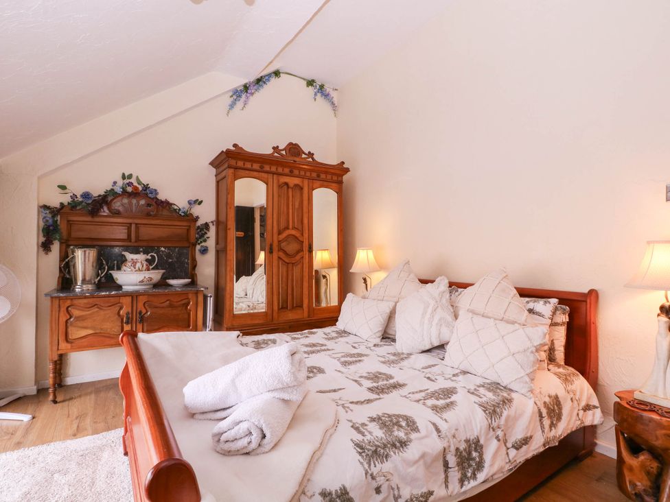 A bedroom with a bed and storage furniture at The Warm Hearth in Hereford