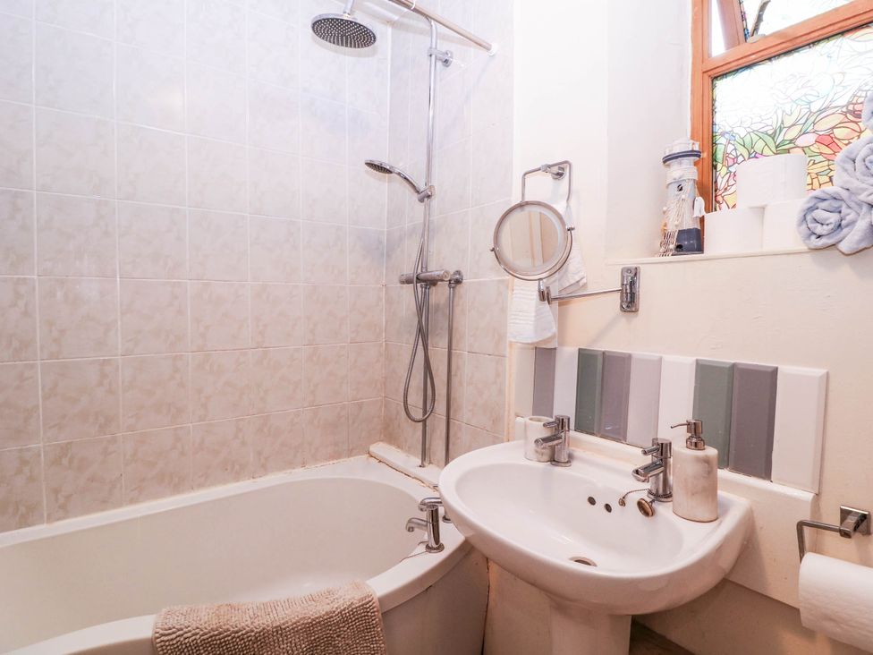 A bathroom with a bathtub and shower at The Warm Hearth in Hereford
