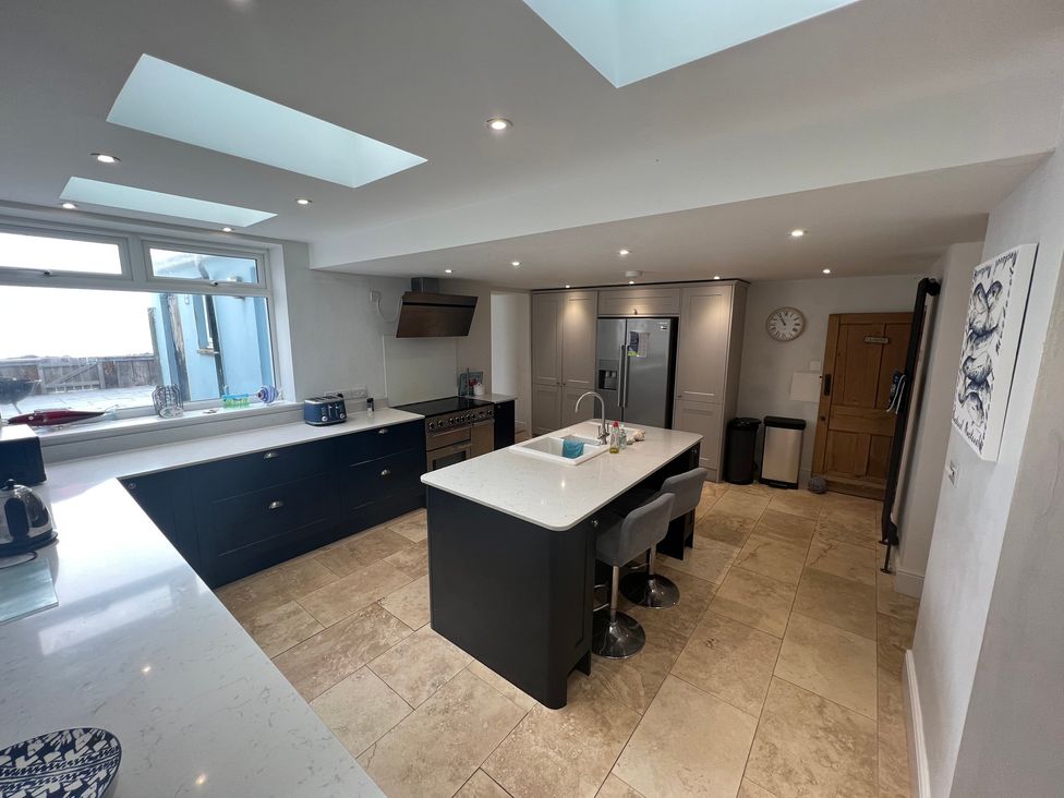A kitchen with an island and appliances at Y Glyn in Borth
