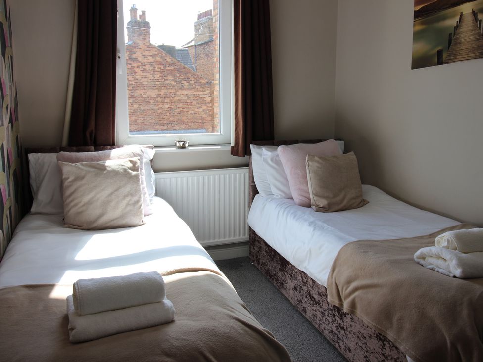 A bedroom with two single beds at The Hampton in Scarborough