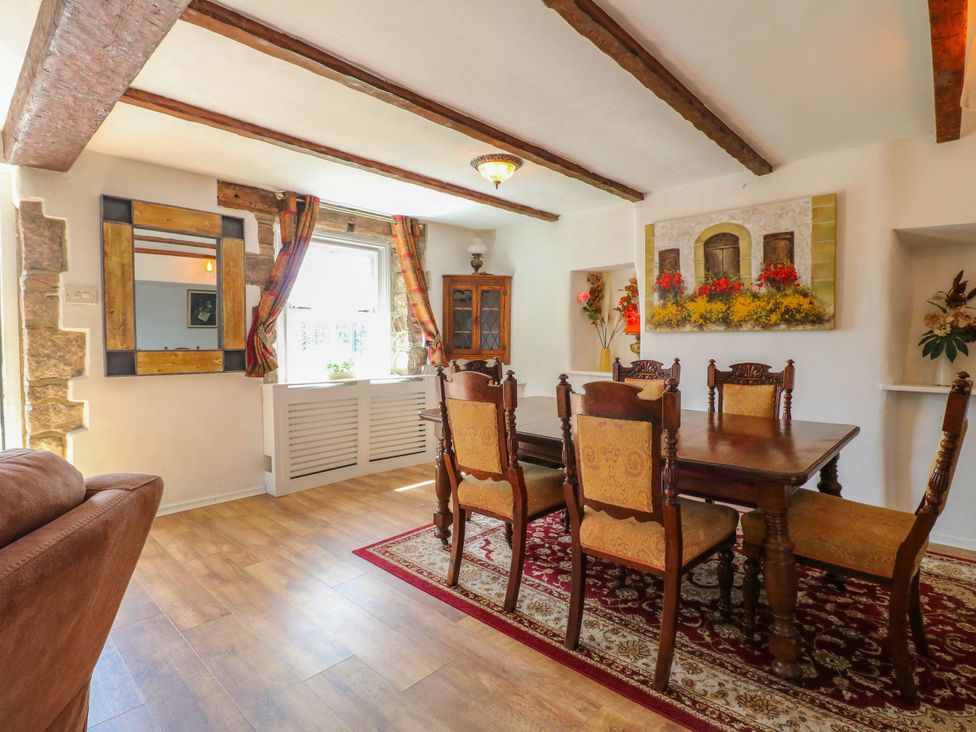 A dining room with a table and chairs at Jasmine Cottage in Matlock