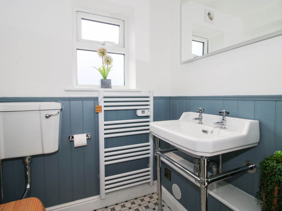 A bathroom with a toilet and sink at The Annex at The Lodge in Shawbury